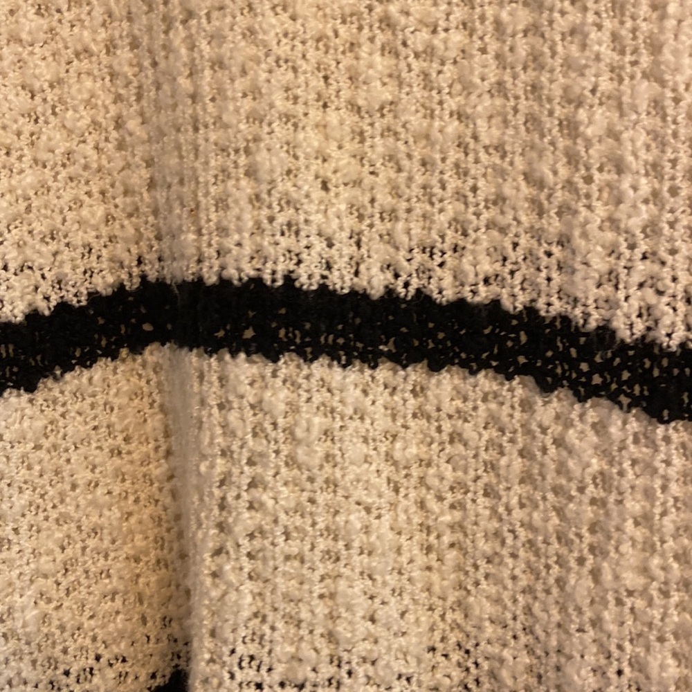 Altered State Ivory and Navy Lightweight Sweater with Open Cable Detail sz M - Picture 4 of 5